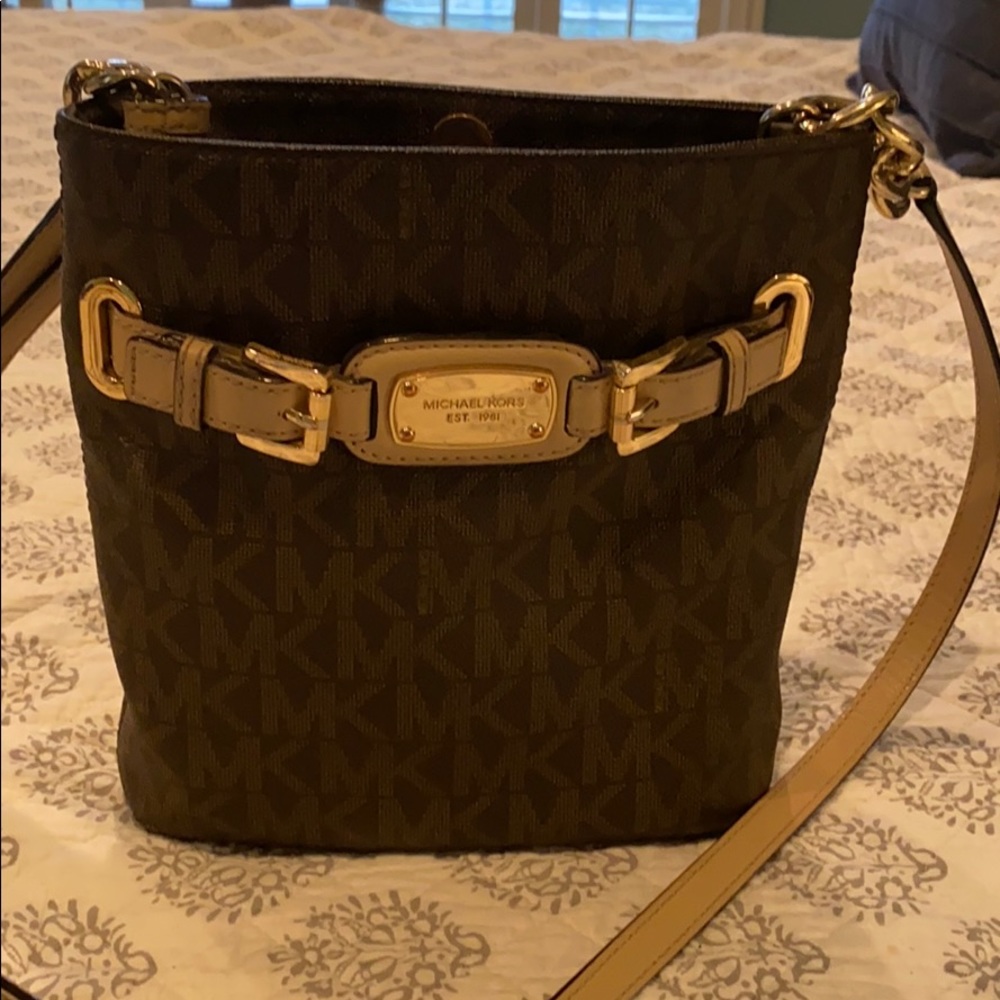 Michael Kors Cross Body purse